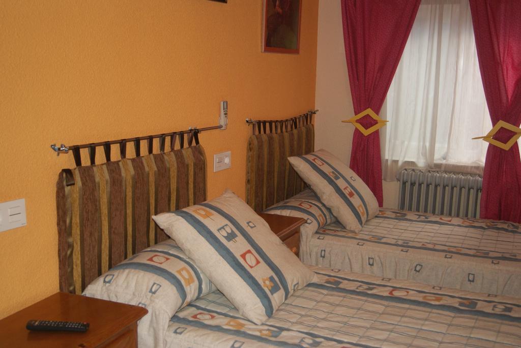 Pension Restaurante La Liebre Salamanca Eksteriør bilde